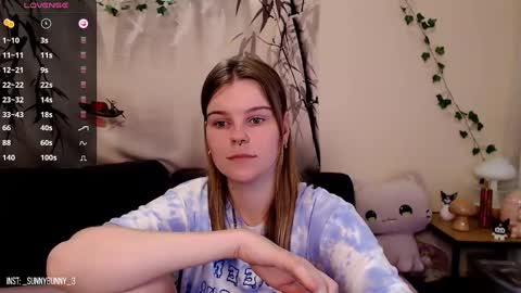 Snapshot of komorebbi chatting on 03/08/25, 10:45 Marta online show from 03/08/25, 10:45