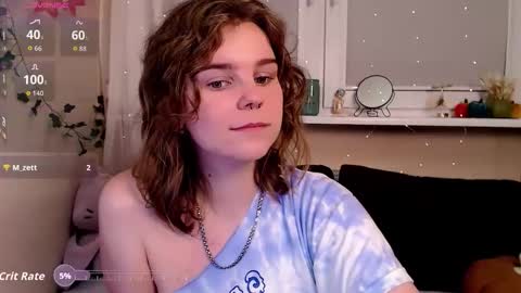 Snapshot of komorebbi chatting on 10/25/25, 09:42 Marta online show from 10/25/25, 09:42