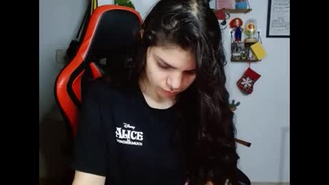 Snapshot of koranikky08 chatting on 12/22/24, 03:11 Karoll online show from 12/22/24, 03:11
