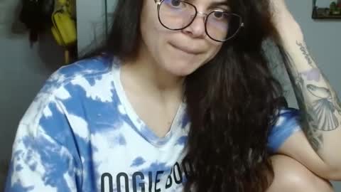 Snapshot of koranikky08 chatting on 01/11/25, 10:29 Karoll online show from 01/11/25, 10:29
