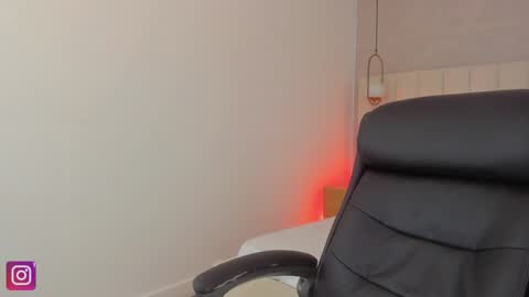 Snapshot of kosmic_21 chatting on 01/22/25, 12:49 K O S M I C online show from 01/22/25, 12:49