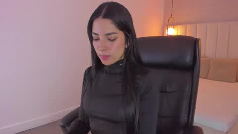 Snapshot of kosmic_21 chatting on 02/10/25, 12:29 K O S M I C online show from 02/10/25, 12:29