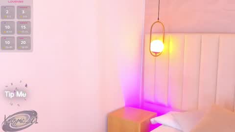 Snapshot of kosmic_21 chatting on 11/23/25, 01:44 K O S M I C online show from 11/23/25, 01:44