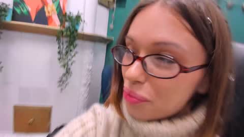 Snapshot of kossie_ chatting on 12/08/24, 02:30 kossie_ online show from 12/08/24, 02:30