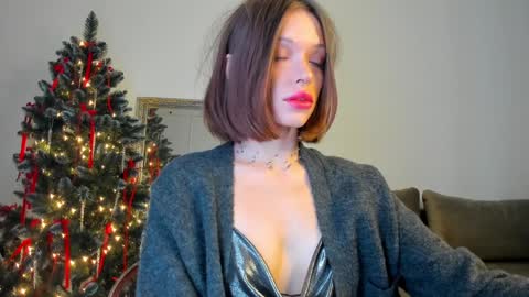 Snapshot of kossie_ chatting on 12/14/24, 12:01 kossie_ online show from 12/14/24, 12:01
