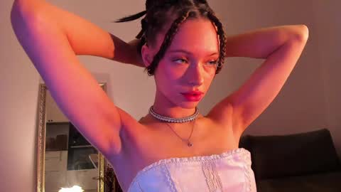 Snapshot of kossie_ chatting on 01/17/25, 04:04 kossie_ online show from 01/17/25, 04:04