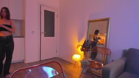 Snapshot of kossie_ chatting on 02/08/25, 12:06 kossie_ online show from 02/08/25, 12:06