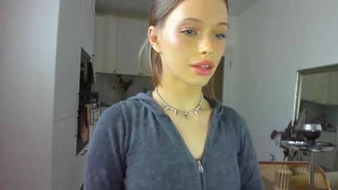 Snapshot of kossie_ chatting on 02/13/25, 03:24 kossie_ online show from 02/13/25, 03:24