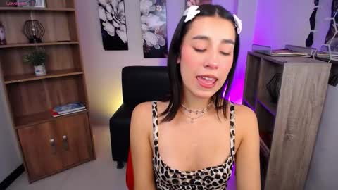 Snapshot of koyuki_san chatting on 10/03/25, 07:22 Elizabeth online show from 10/03/25, 07:22