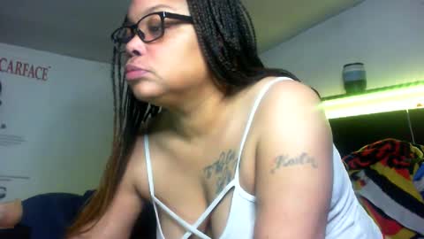 Snapshot of kremekatie chatting on 01/12/25, 04:18 Kremekatie online show from 01/12/25, 04:18