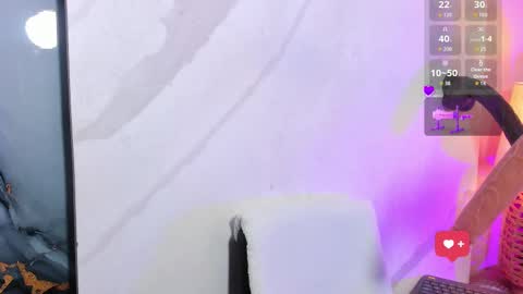 Snapshot of kristal_blond chatting on 10/09/25, 04:43 online show from 10/09/25, 04:43