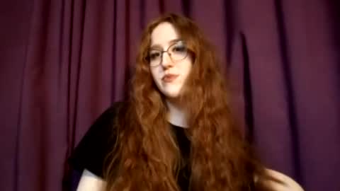 Snapshot of kristansarinsky chatting on 11/24/25, 09:42 Kris online show from 11/24/25, 09:42