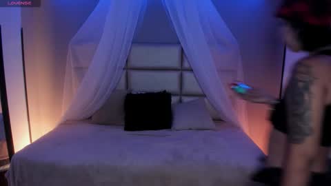 Kristen online show from 09/29/25, 12:43