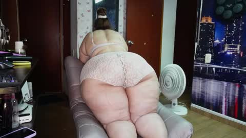 Snapshot of kristenhill1 chatting on 10/21/25, 03:07 Kristen online show from 10/21/25, 03:07