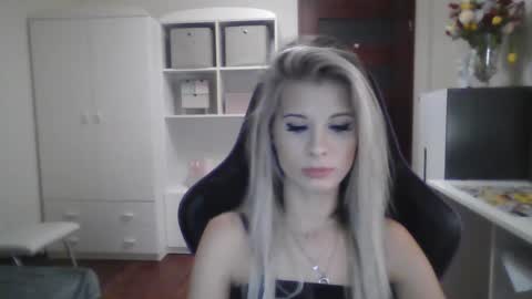 KristineAmore online show from 10/04/25, 05:22