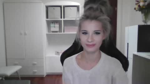 KristineAmore online show from 10/10/25, 06:40