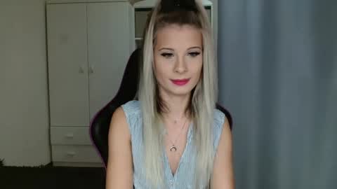 KristineAmore online show from 10/17/25, 06:38