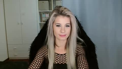 KristineAmore online show from 11/19/25, 07:36