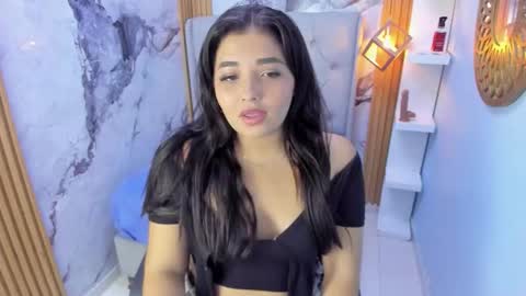 Snapshot of kristinnvega chatting on 10/18/25, 01:01 K R I S online show from 10/18/25, 01:01
