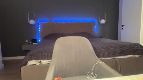 Snapshot of kristy_saint chatting on 10/13/25, 04:12 Kristi online show from 10/13/25, 04:12