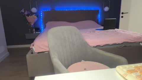 Snapshot of kristy_saint chatting on 10/20/25, 04:13 Kristi online show from 10/20/25, 04:13