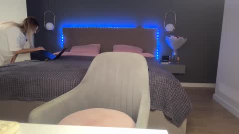 Snapshot of kristy_saint chatting on 10/24/25, 04:20 Kristi online show from 10/24/25, 04:20