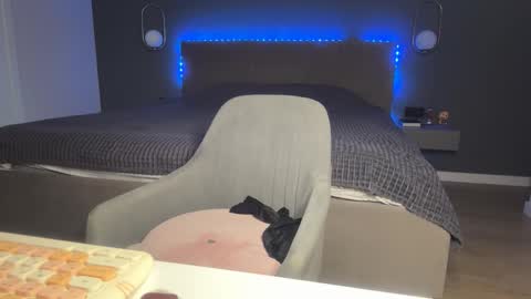 Snapshot of kristy_saint chatting on 11/10/25, 04:33 Kristi online show from 11/10/25, 04:33