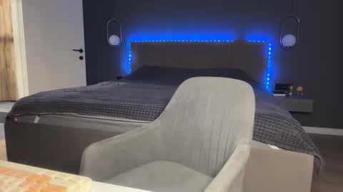 Snapshot of kristy_saint chatting on 11/18/25, 04:06 Kristi online show from 11/18/25, 04:06