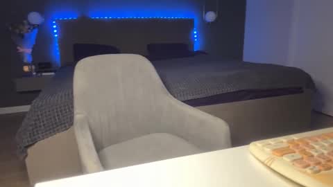 Snapshot of kristy_saint chatting on 11/25/25, 04:12 Kristi online show from 11/25/25, 04:12