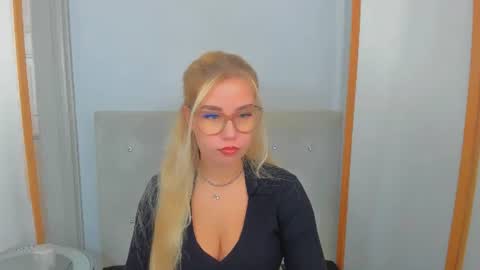 Snapshot of kristyflowers chatting on 03/01/25, 06:24 KristyFlowers online show from 03/01/25, 06:24