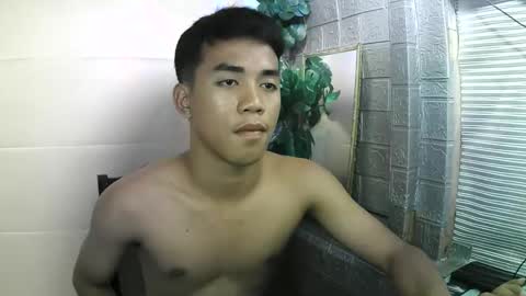 Snapshot of kritthanarkorn chatting on 11/14/25, 01:43 kritthanarkorn online show from 11/14/25, 01:43