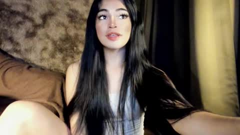 Snapshot of krystal_angel chatting on 02/24/25, 04:05 krystal_angel online show from 02/24/25, 04:05