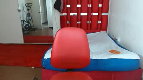 KRYSTAL THOMSON online show from 10/28/25, 03:58