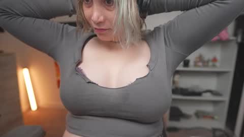 Krystal Syx online show from 11/08/25, 05:45