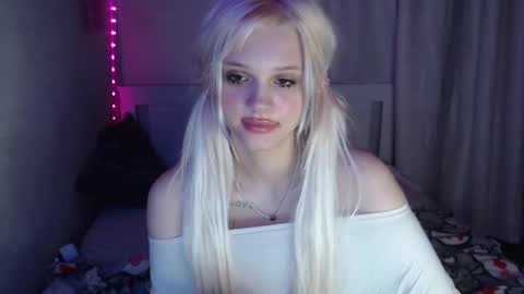 Emilia online show from 02/22/25, 10:20