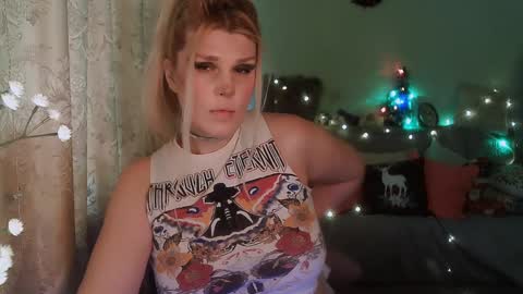 Snapshot of kudesnizza chatting on 12/15/24, 10:50 Annika MTF ts post -op online show from 12/15/24, 10:50