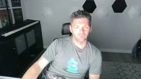 kuk_u online show from 11/21/25, 08:29