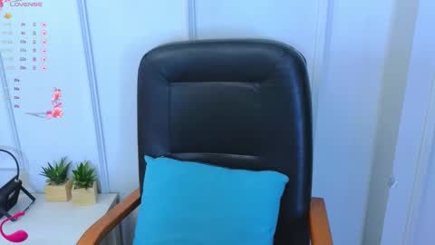 Snapshot of kuro_ren chatting on 10/14/25, 01:45 Ren online show from 10/14/25, 01:45