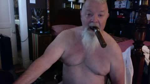 Snapshot of kyhgihntight chatting on 10/28/25, 06:21 Nick Nude Celt KYHighNTight online show from 10/28/25, 06:21