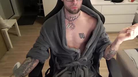 Snapshot of kyle_alternative chatting on 12/18/24, 03:37 Kyle online show from 12/18/24, 03:37