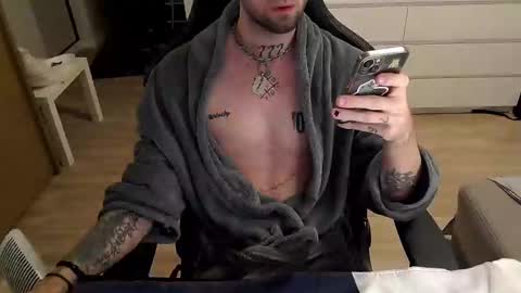 Snapshot of kyle_alternative chatting on 12/25/24, 04:22 Kyle online show from 12/25/24, 04:22