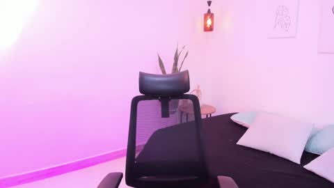 Snapshot of kylerose07 chatting on 10/11/25, 04:12 kyle online show from 10/11/25, 04:12