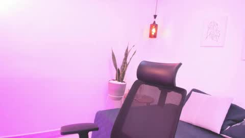 Snapshot of kylerose07 chatting on 10/14/25, 03:29 kyle online show from 10/14/25, 03:29