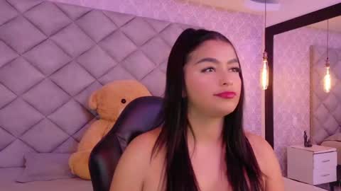 Snapshot of kylerose07 chatting on 11/17/25, 03:23 kyle online show from 11/17/25, 03:23