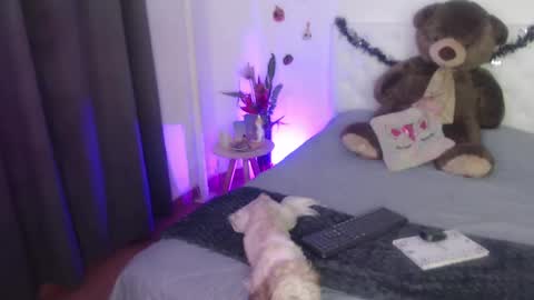 Sara online show from 10/16/25, 01:17