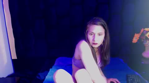 Snapshot of kylie_bloom chatting on 10/27/25, 12:04 kylie_bloom online show from 10/27/25, 12:04