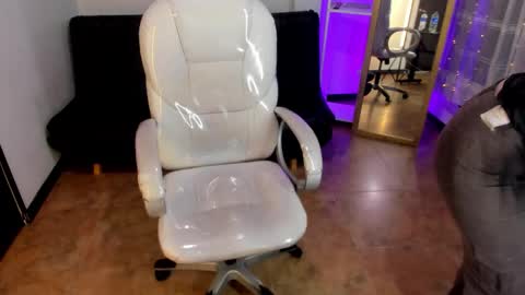 kylie online show from 10/16/25, 01:23