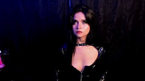 Snapshot of kylie_foxx1 chatting on 01/28/25, 01:50 submissive demon Please help me to reach 500 thumbs up online show from 01/28/25, 01:50