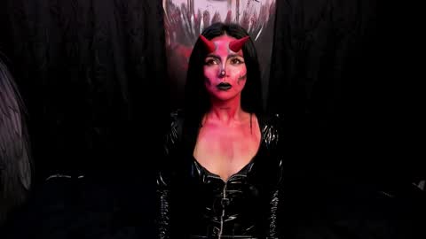 Snapshot of kylie_foxx1 chatting on 10/17/25, 10:34 submissive demon Please help me to reach 500 thumbs up online show from 10/17/25, 10:34
