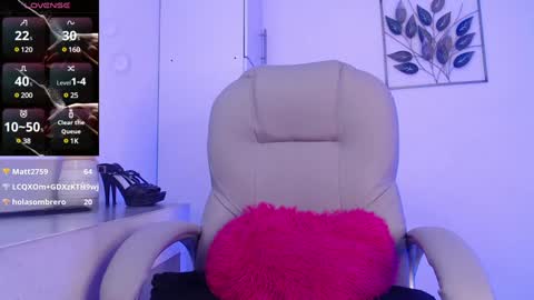 Snapshot of kylie_golden chatting on 01/11/25, 04:03 Kylie Myers online show from 01/11/25, 04:03